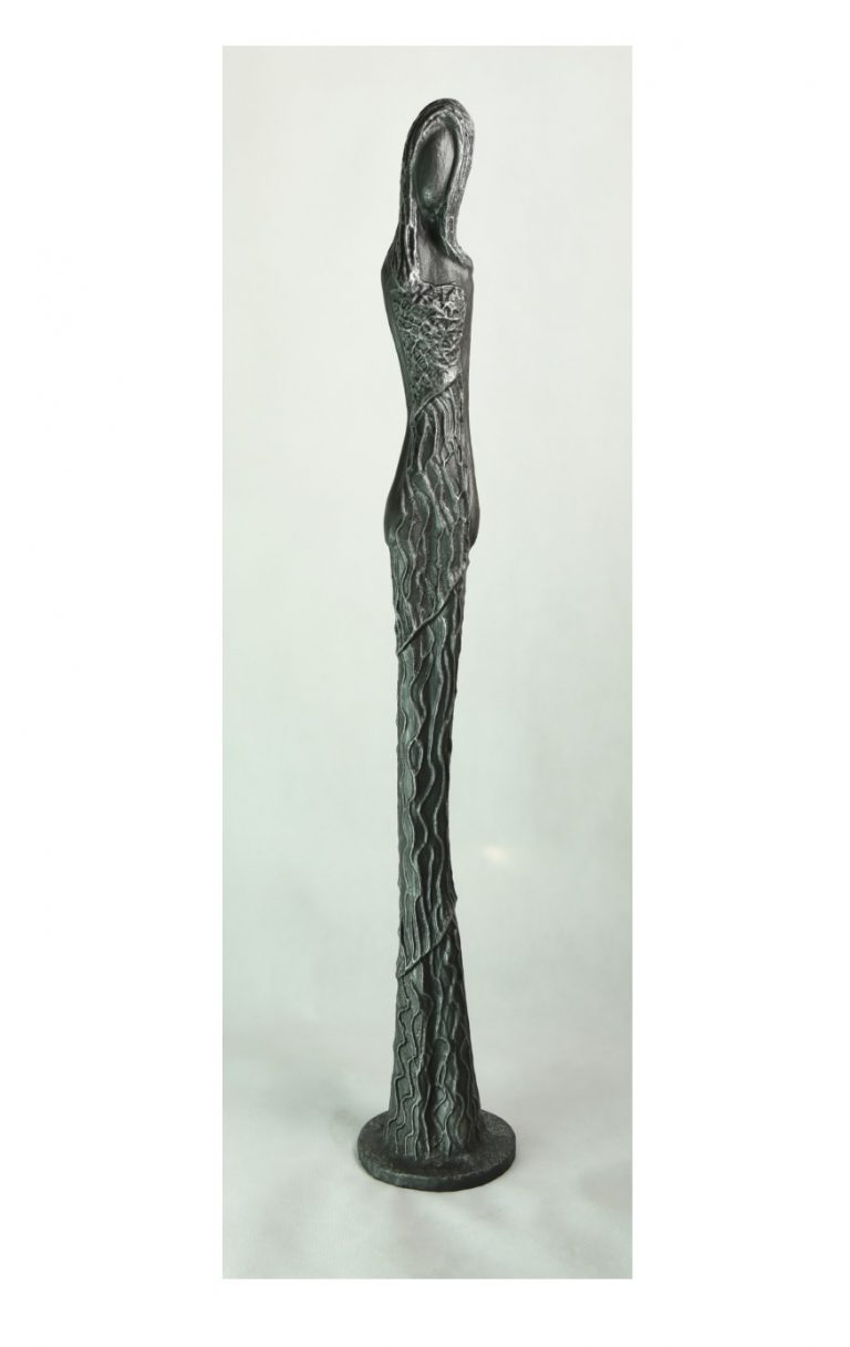 Sochu Dáma s kabelkou tvoří velmi štíhlá, 105 cm vysoká postava ženy, jejíž šat tvoří zároveň podstavec sochy.