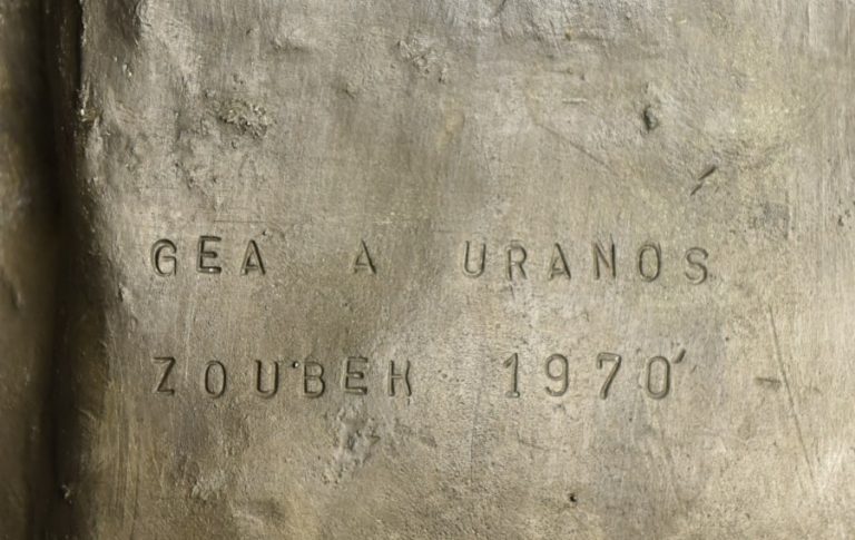Unikátní velký cínový reliéf Gea a Uranos vytvořil Olbram Zoubek už v roce 1970.