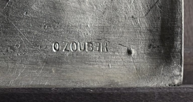 Velmi atraktivní střední cínový reliéf Astrologie z roku 1997 patří k nádherným dílům Olbrama Zoubka s hvězdnou tématikou.