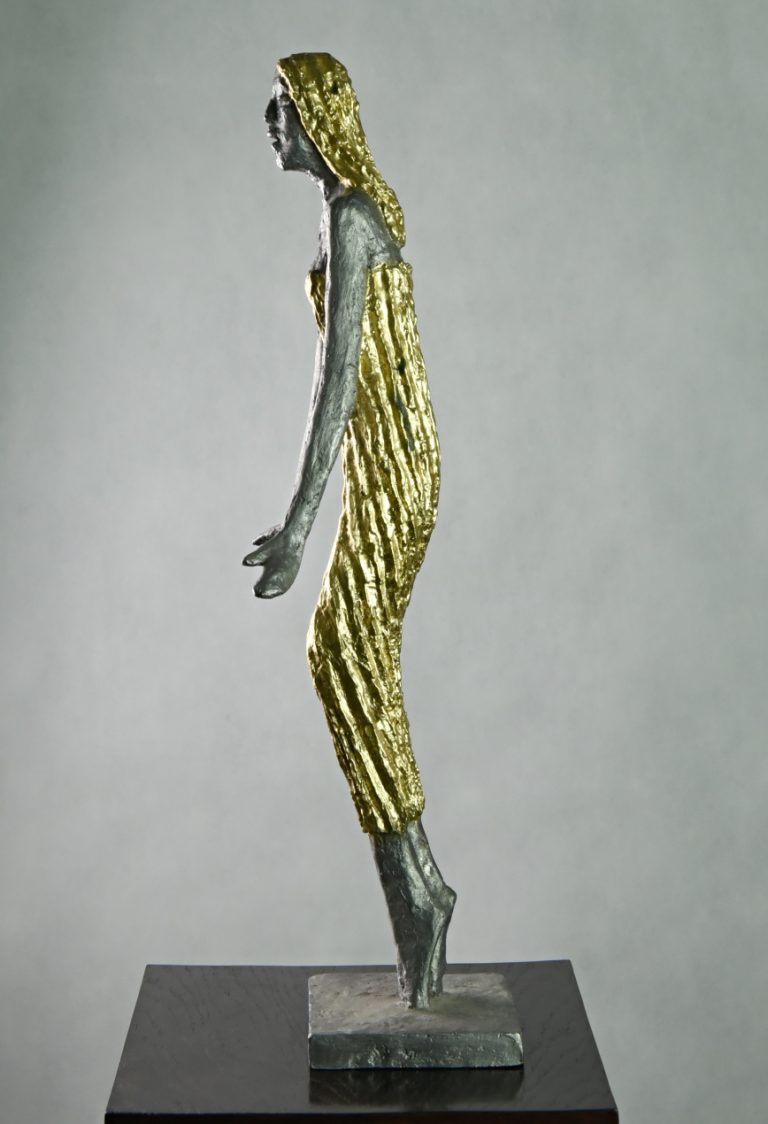 Cínová socha Zvídavost - očekávající vysoká 58 cm. Olbram Zoubek ji vytvořil ve svém ateliéru v lednu 1994 jako variantní návrh pro sochy do vstupní prostory Rektorátu Masarykovy univerzity v Brně. Patří mezi jednu z nejkrásnějších soch Olbrama Zoubka s výrazným zlacením.