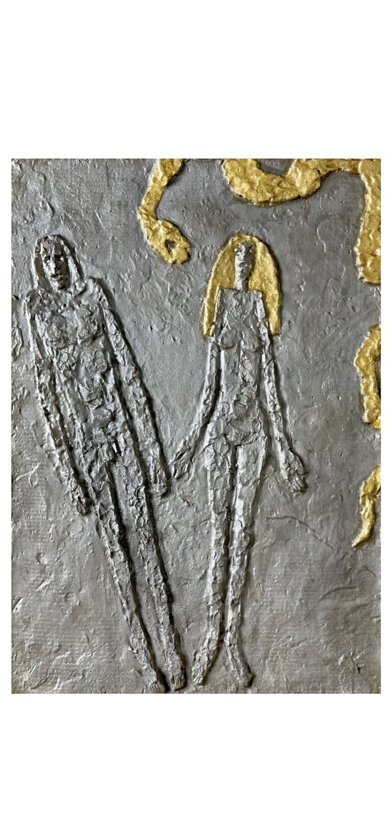 Střední cínový reliéf Adam, Eva, had  z dílny Olbrama Zoubka zachycuje oblíbený biblický motiv Olbrama Zoubka- Adama, Evu a hada, který Evě nabízí jablko poznání. Je to klasický tzv. střední formát cínového reliéfu o rozměru 30 x 21 cm. Postava Adama a Evy velmi plasticky vystupují z podkladu, vlasy Evy stejně jako celý had jsou velmi silně značeny Cínový reliéf Adam, Eva, had  z roku 1992 je signován značkou O. Zoubek vyraženou na rubové straně reliéfu.