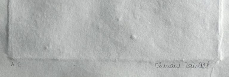 Detail reliéfního tisku, signatura, značka A.T.