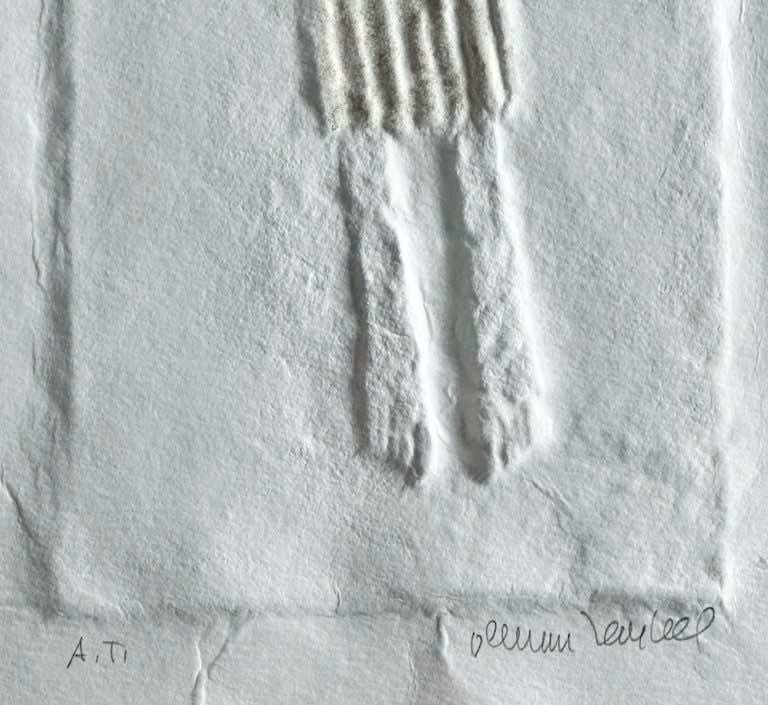 Detail reliéfního tisku, signatura Olbram Zoubek, značka A.T.