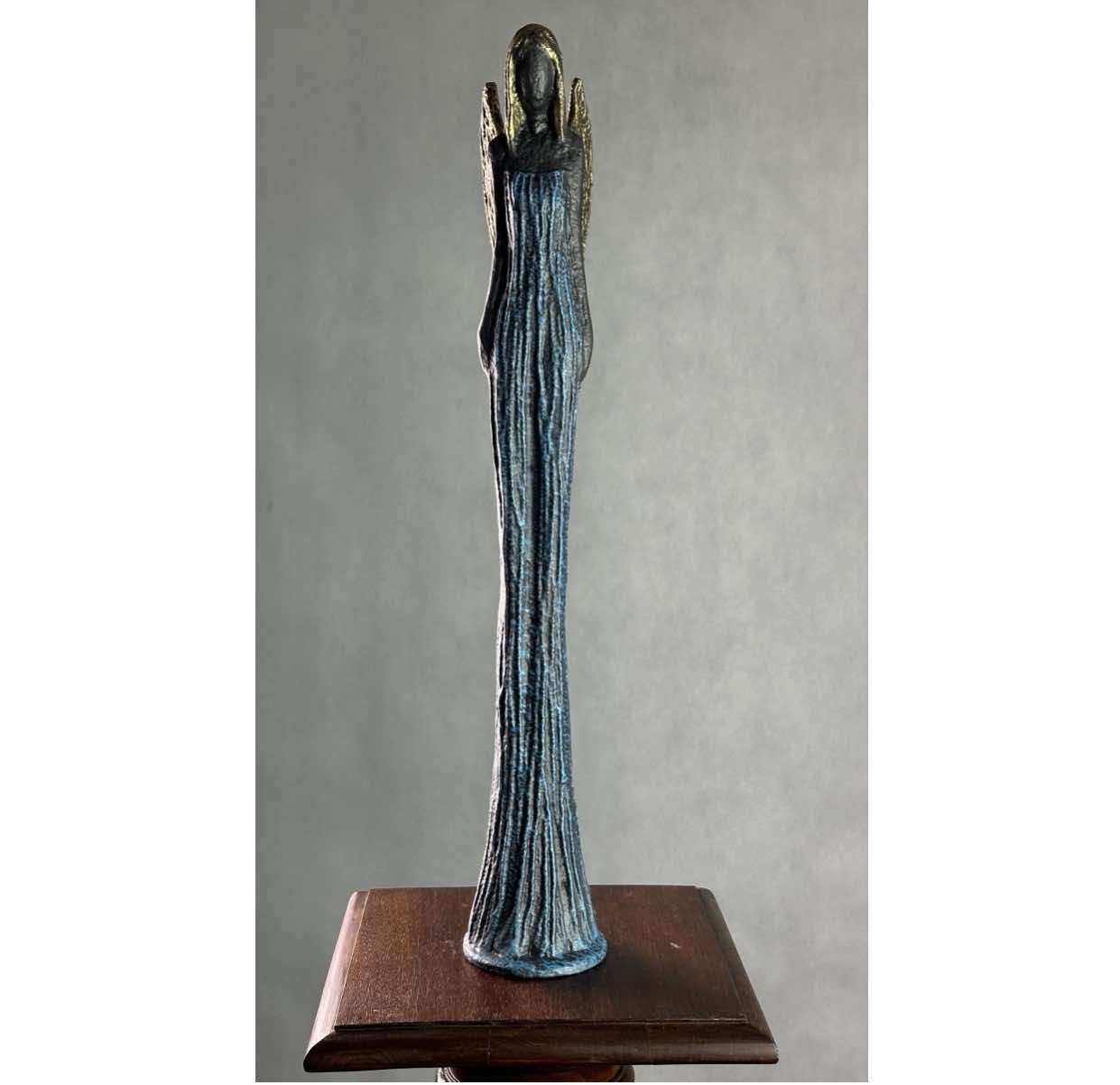 Socha Anděl, vysoká 62 cm.