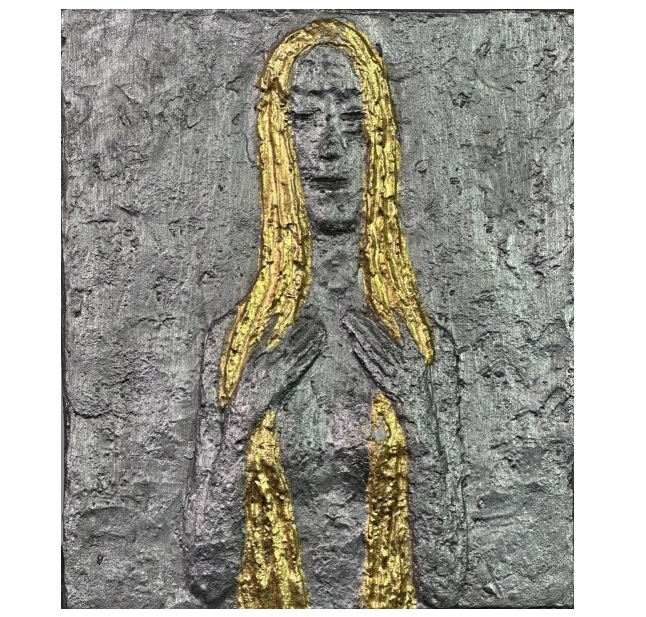 Olbram Zoubek – Zlatovláska Olbram Zoubek (1926–2017) byl významný český sochař, který se stal jedním z nejuznávanějších umělců své doby. Jeho tvorba je charakterizována hlubokým porozuměním lidské formy, emocionální intenzitou a citlivým zachycením lidských emocí a situací. Zoubek se proslavil především svými monumentálními sochařskými díly, která zdobí veřejná prostranství a galerie po celém světě. Jeho sochy jsou často inspirovány mytologií, historií a lidskou spiritualitou, a mají tendenci zobrazovat lidskou postavu v různých životních situacích a emocionálních stavech. Jeho díla jsou často interpretována jako metafora lidské existence a touhy po smyslu a harmonii.