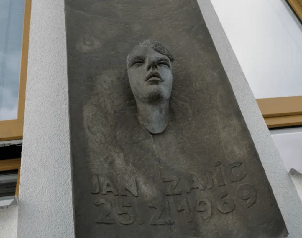 Náhrobek.