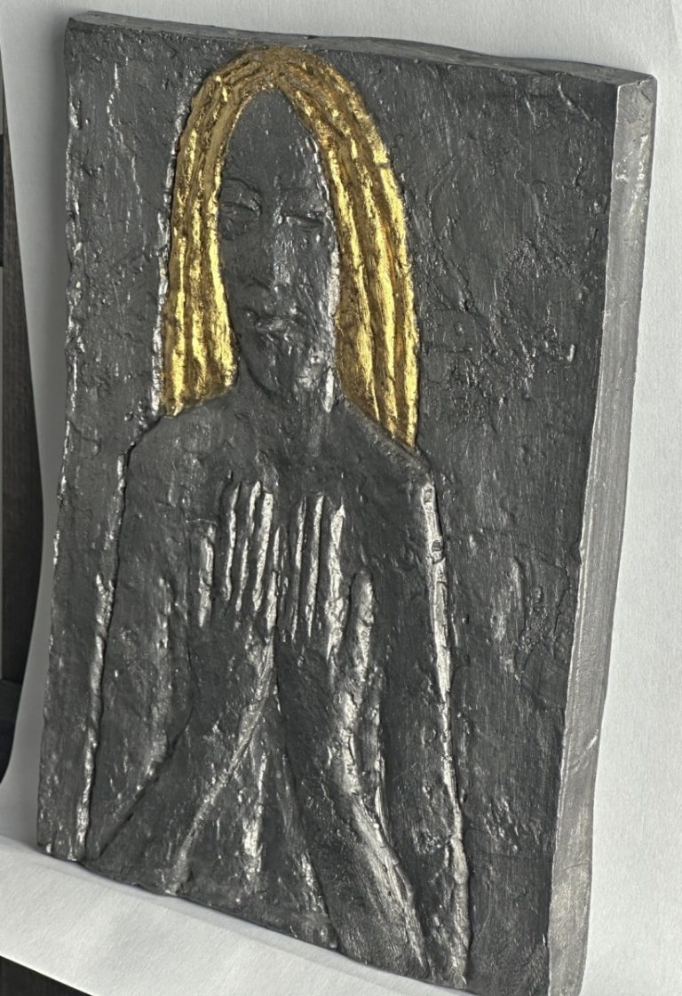 Malý cínový reliéf Děkuji z roku 2002 je nádhernou ukázkou práce Olbrama Zoubka.