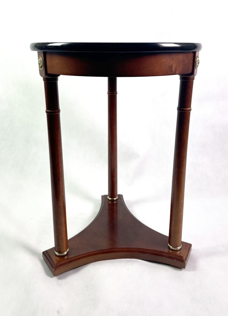 Elegantní stolek s tyrkysovou deskou - 64 cm